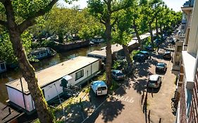 Amsterdam-Houseboat-Amstel